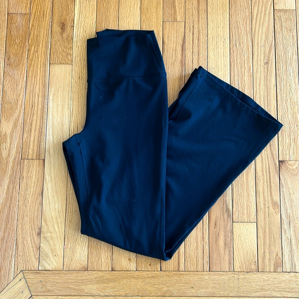 Black yoga pants